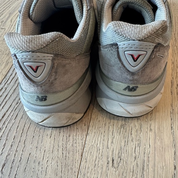 New Balance 990v5 Mens Sneaker Grey Size 9.5 main image 4
